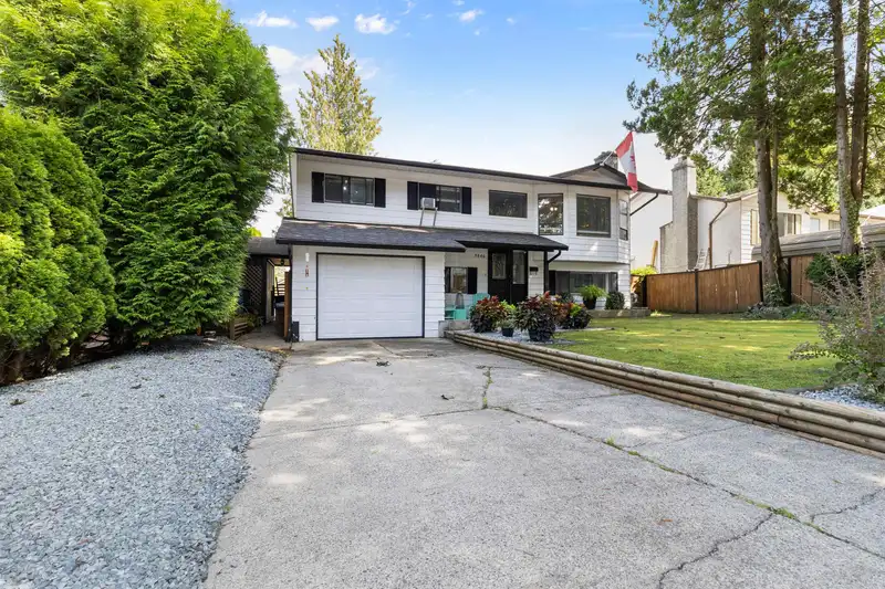 3846 LINDSAY STREET - photo 2 of 40