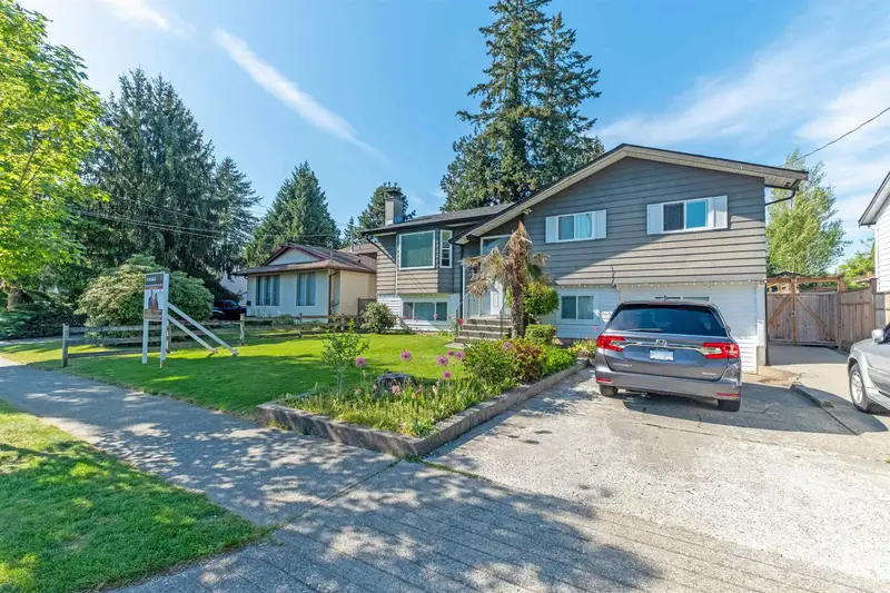 14917 92 AVENUE - photo 2 of 25