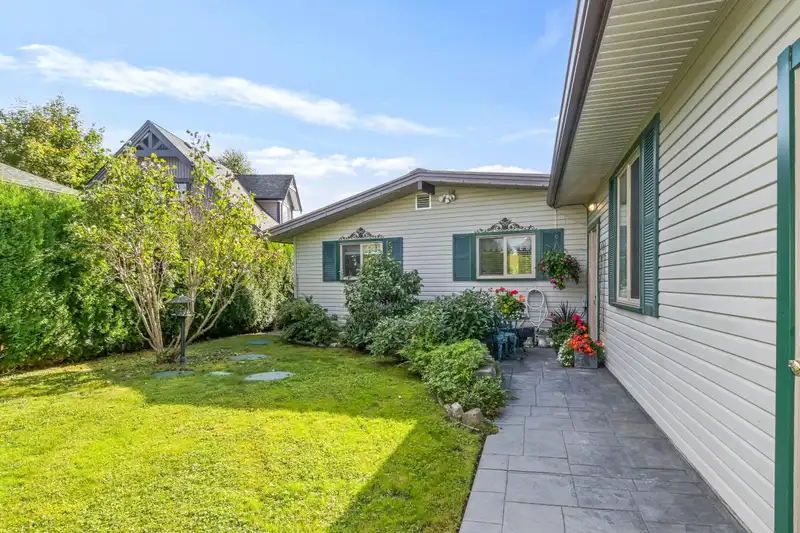35042 SWARD ROAD - photo 3 of 40