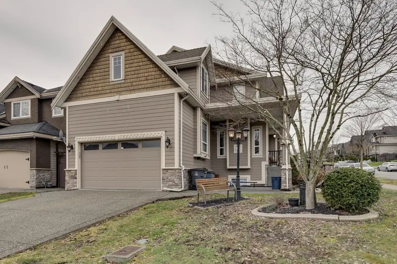 18938 54A AVENUE - photo 4 of 25