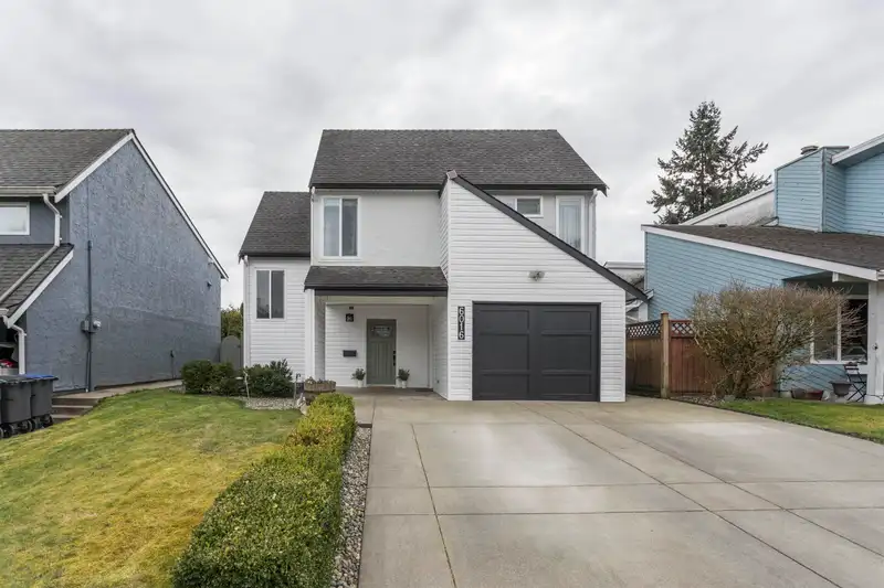 6016 BROOKS CRESCENT - photo 1 of 36
