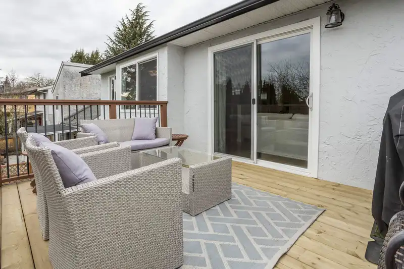 6016 BROOKS CRESCENT - photo 4 of 36
