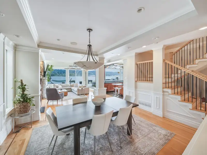 648 ALDERSIDE ROAD - photo 4 of 39
