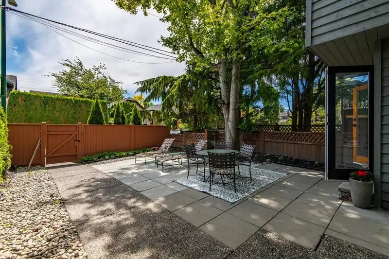 3463 W 8TH AVENUE - photo 3 of 31