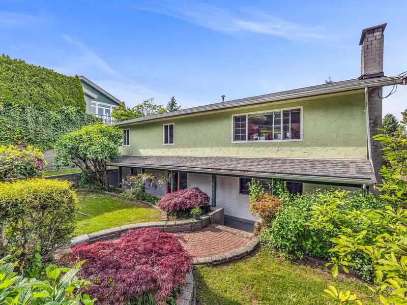 5641 OAKLAND STREET - photo 1 of 40