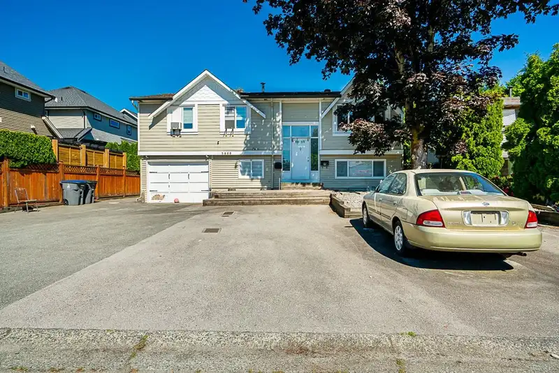 5886 184A STREET - photo 2 of 31