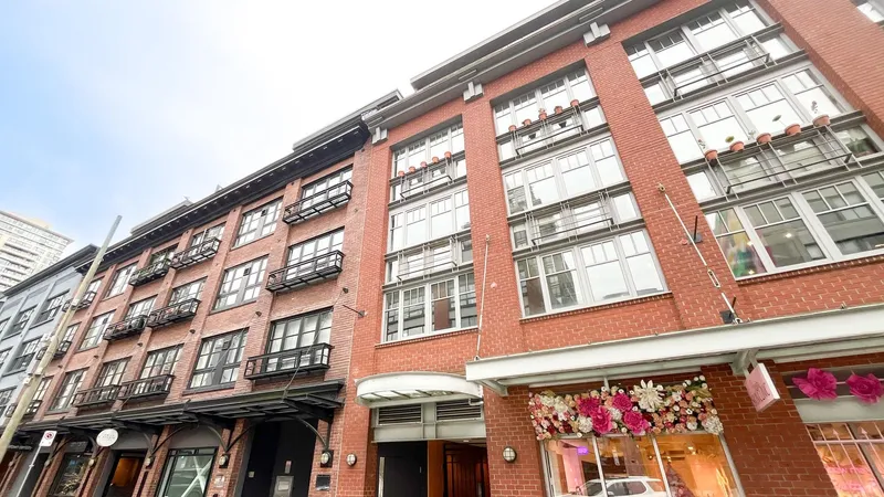 306 1072 HAMILTON STREET - photo 1 of 21