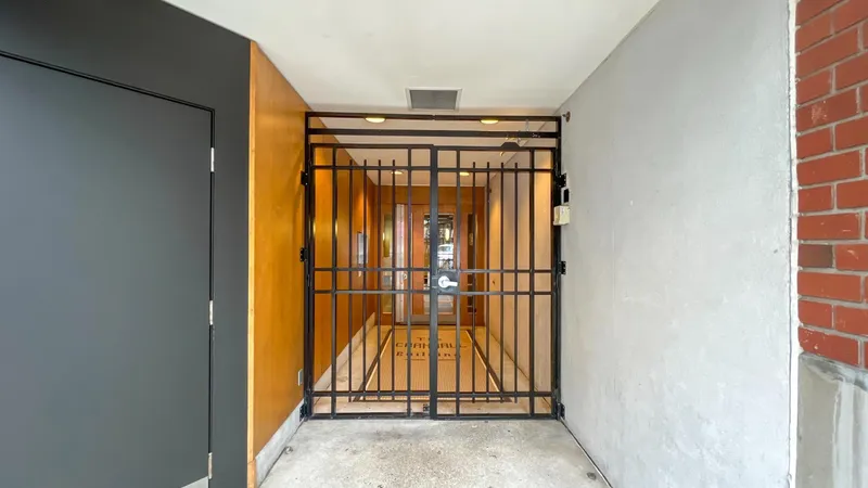 306 1072 HAMILTON STREET - photo 3 of 21