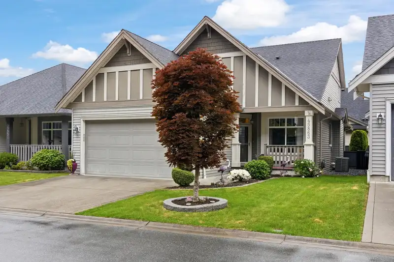 45863 S FOXRIDGE CRESCENT - photo 1 of 40