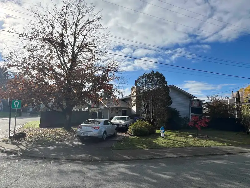 35086 CASSIAR AVENUE - photo 3 of 5