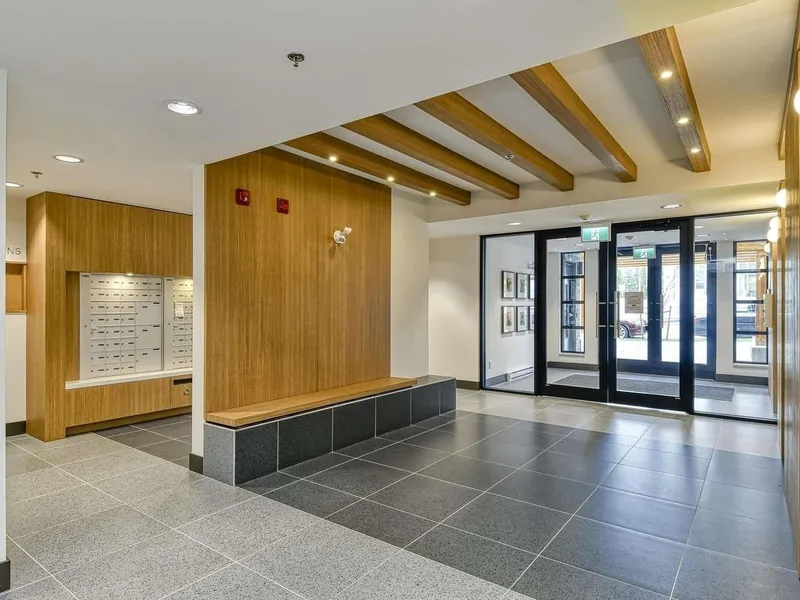 503 516 FOSTER AVENUE - photo 4 of 25