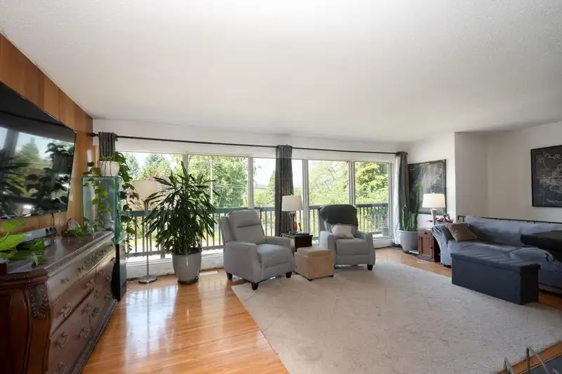 1806 WESTERN DRIVE - photo 2 of 40