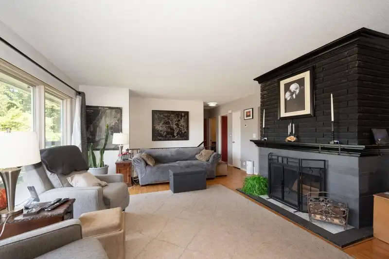 1806 WESTERN DRIVE - photo 3 of 40