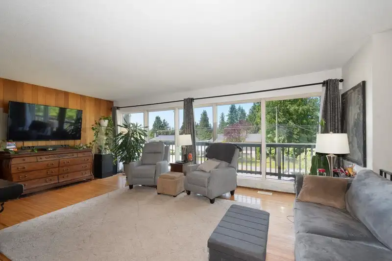 1806 WESTERN DRIVE - photo 4 of 40