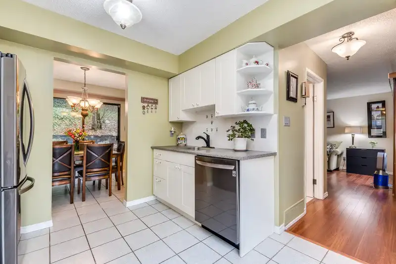 507 CAMBRIDGE WAY - photo 1 of 36