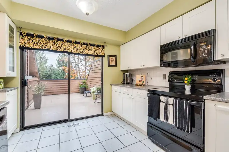 507 CAMBRIDGE WAY - photo 2 of 36