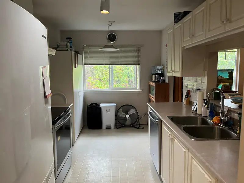 301 9865 140 STREET - photo 2 of 13