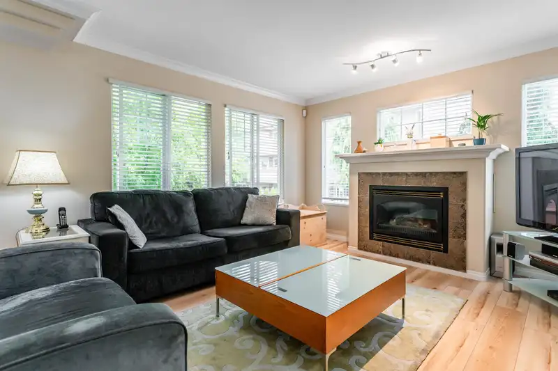 19 6533 121 STREET - photo 4 of 32