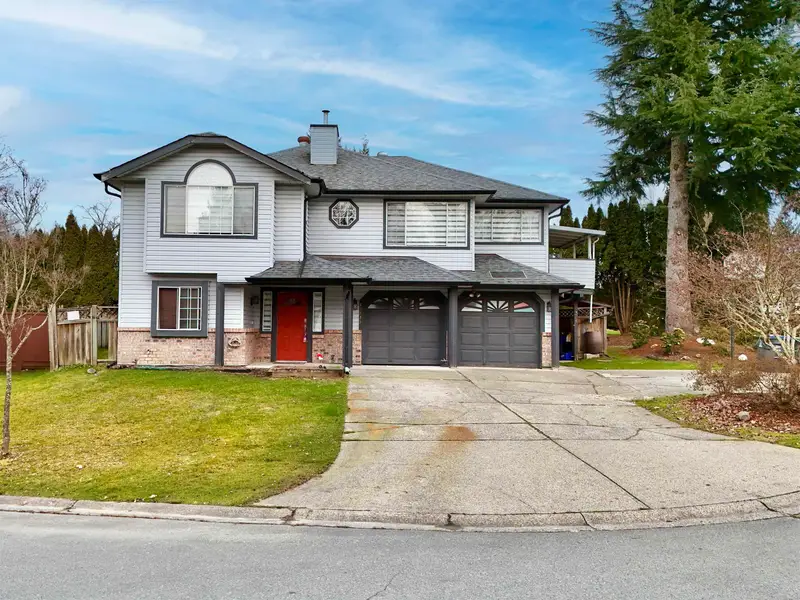 15335 111 AVENUE - photo 1 of 25