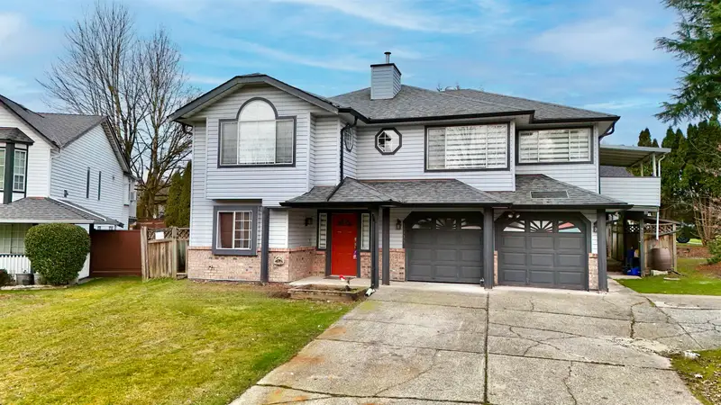 15335 111 AVENUE - photo 2 of 25