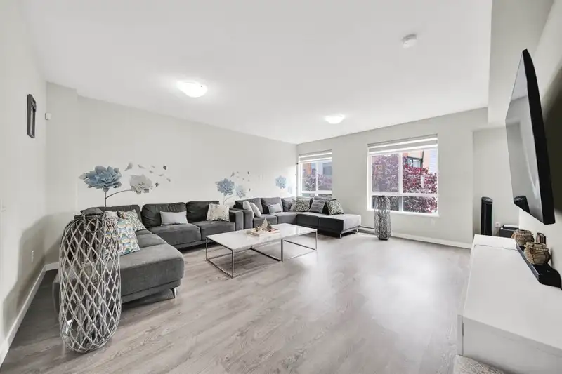147 15111 EDMUND DRIVE - photo 3 of 38