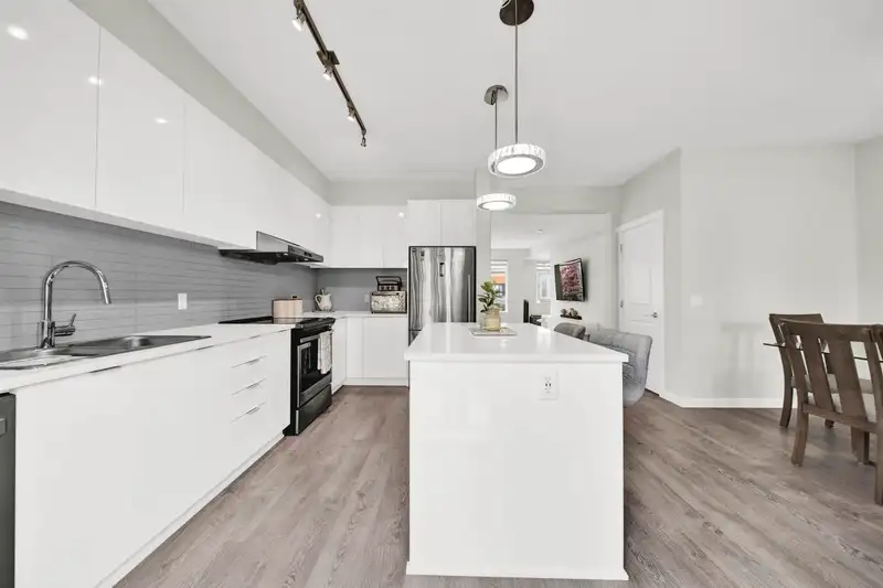 147 15111 EDMUND DRIVE - photo 4 of 38