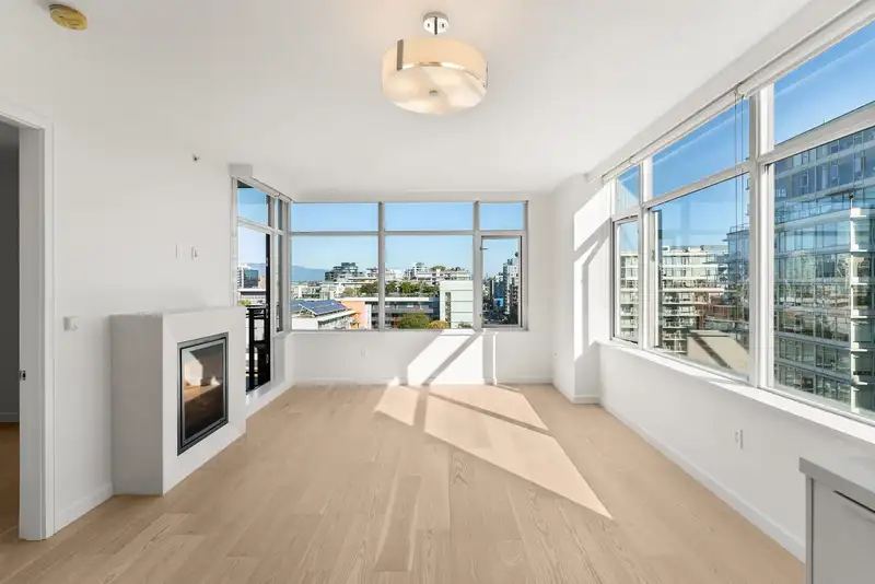 1104 181 W 1ST AVENUE - photo 1 of 39