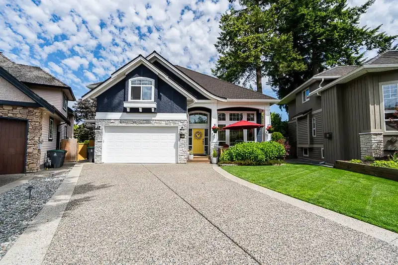 15535 36B AVENUE - photo 1 of 38