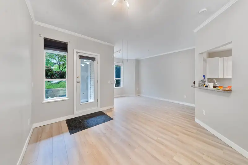 128 9979 140 STREET - photo 3 of 18