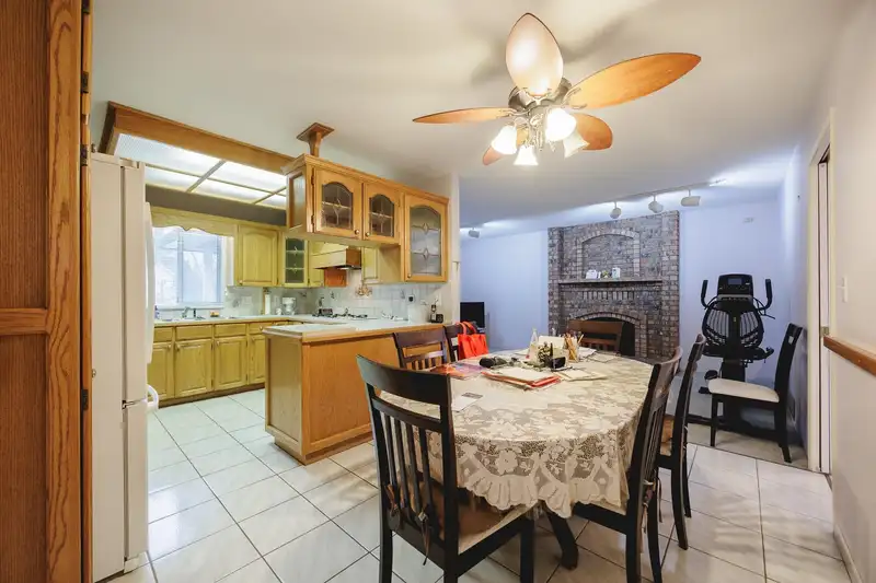 9437 151 STREET - photo 4 of 40