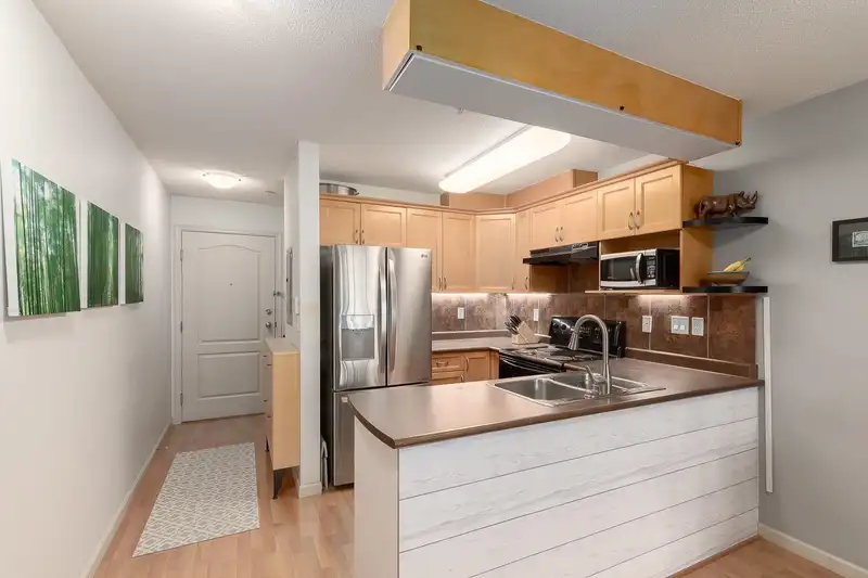 406 189 ONTARIO PLACE - photo 3 of 21