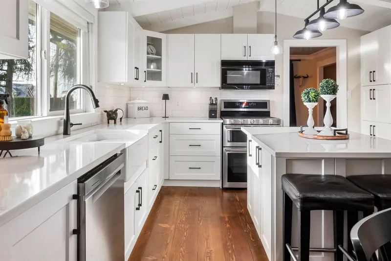 22285 64 AVENUE - photo 1 of 25