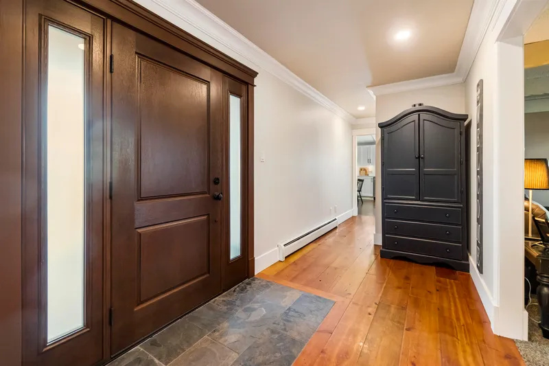 22285 64 AVENUE - photo 4 of 25