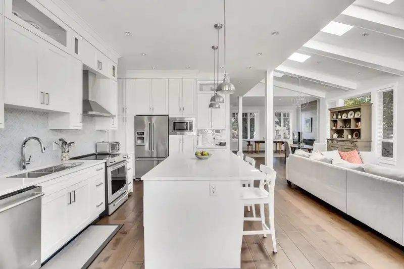 738 E 13TH STREET - photo 4 of 28