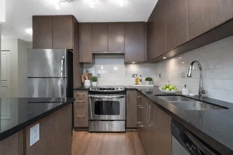 410 15735 CROYDON DRIVE - photo 3 of 22