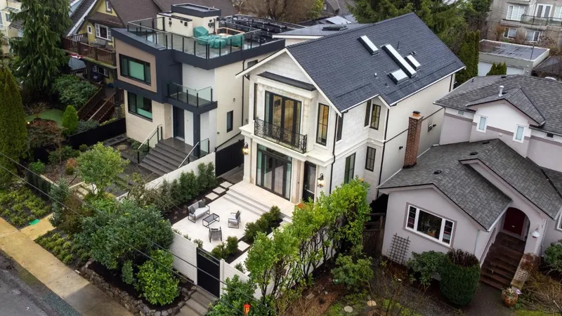 4454 W 4TH AVENUE - photo 4 of 25