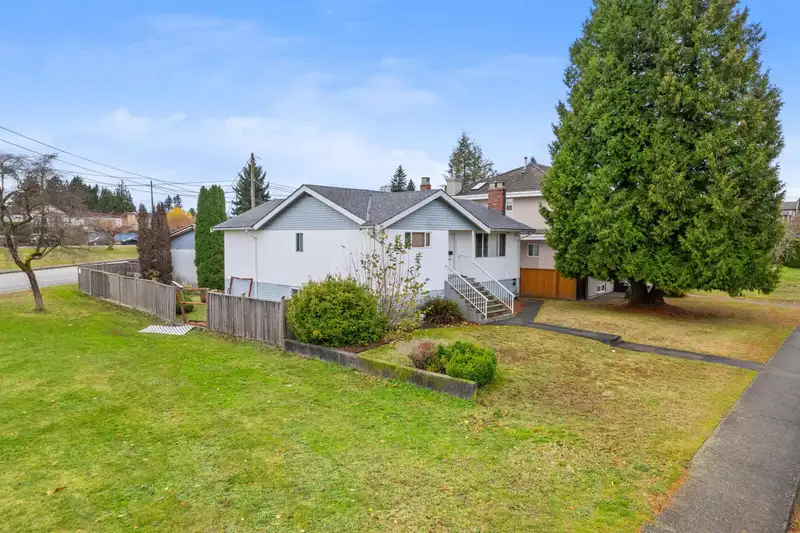 7068 BURFORD STREET - photo 2 of 10