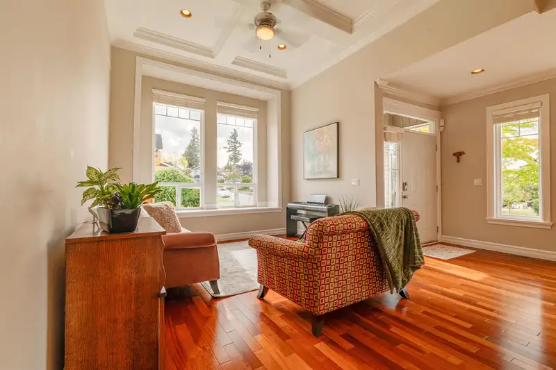 16453 61 AVENUE - photo 4 of 40