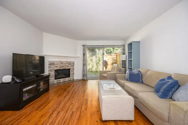 133 1386 LINCOLN DRIVE - photo 2 of 28