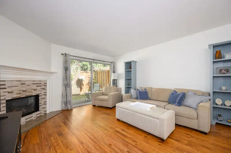 133 1386 LINCOLN DRIVE - photo 3 of 28