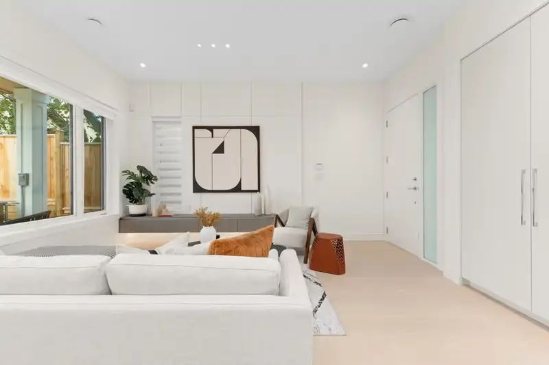 2 927 E 63RD AVENUE - photo 2 of 22