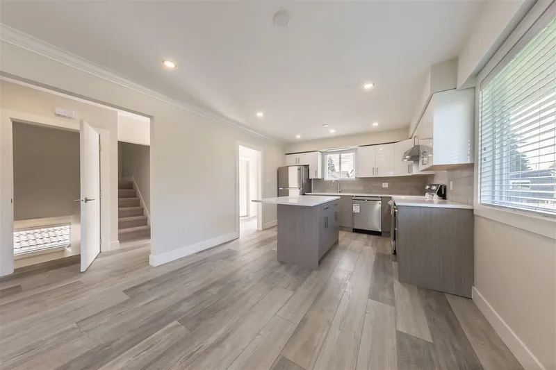 1222 E 12TH AVENUE - photo 2 of 18