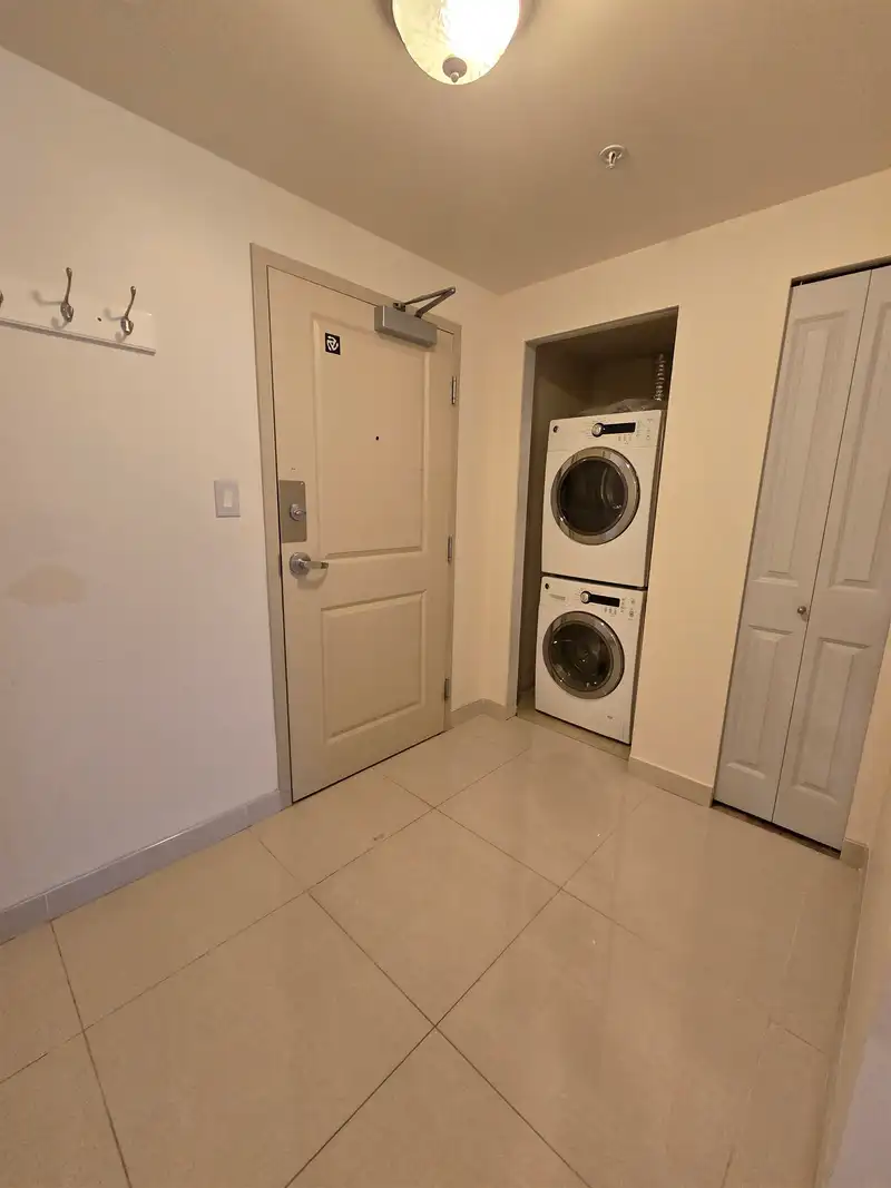 606 9262 UNIVERSITY CRESCENT - photo 3 of 10