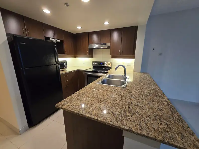 606 9262 UNIVERSITY CRESCENT - photo 4 of 10