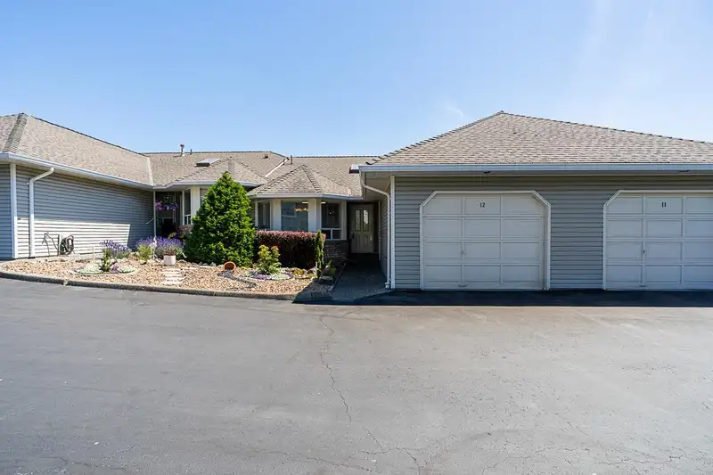 12 32615 MURRAY AVENUE - photo 1 of 24