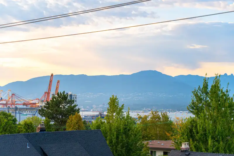 212 2141 E HASTINGS STREET - photo 3 of 37