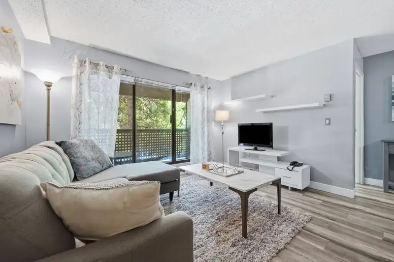 106 423 AGNES STREET - photo 4 of 31