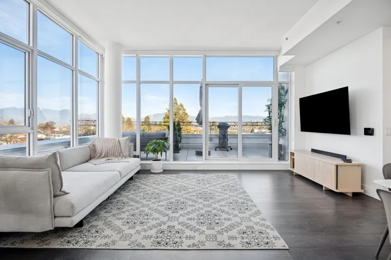 PH1 2455 KINGSWAY - photo 1 of 25