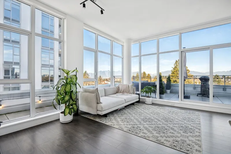 PH1 2455 KINGSWAY - photo 2 of 25