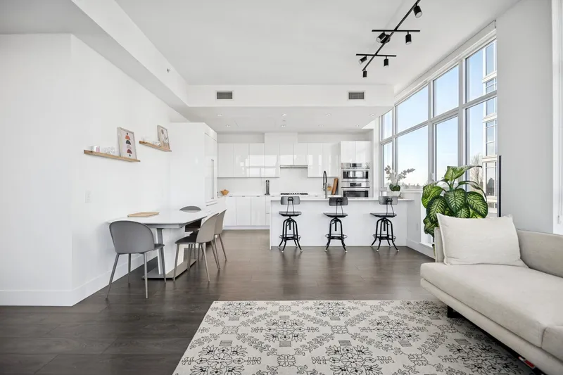 PH1 2455 KINGSWAY - photo 4 of 25